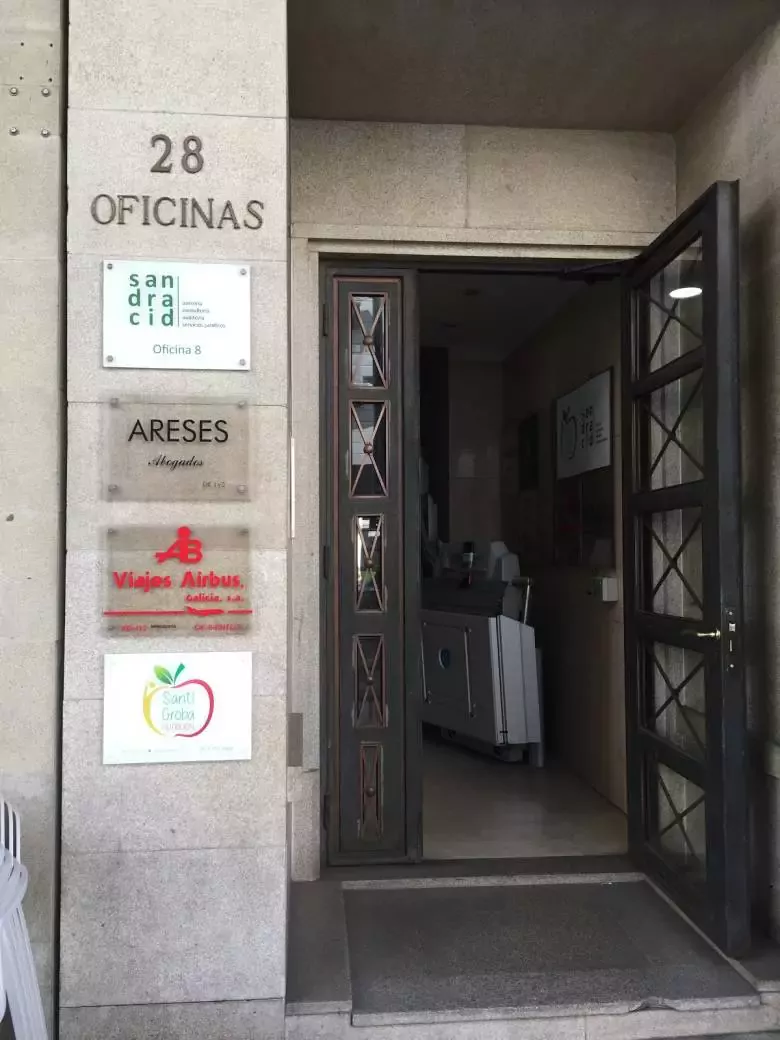 Santi Groba Nutrición - Rosalía de Castro 28-oficinas/oficina 3-puerta izquierda